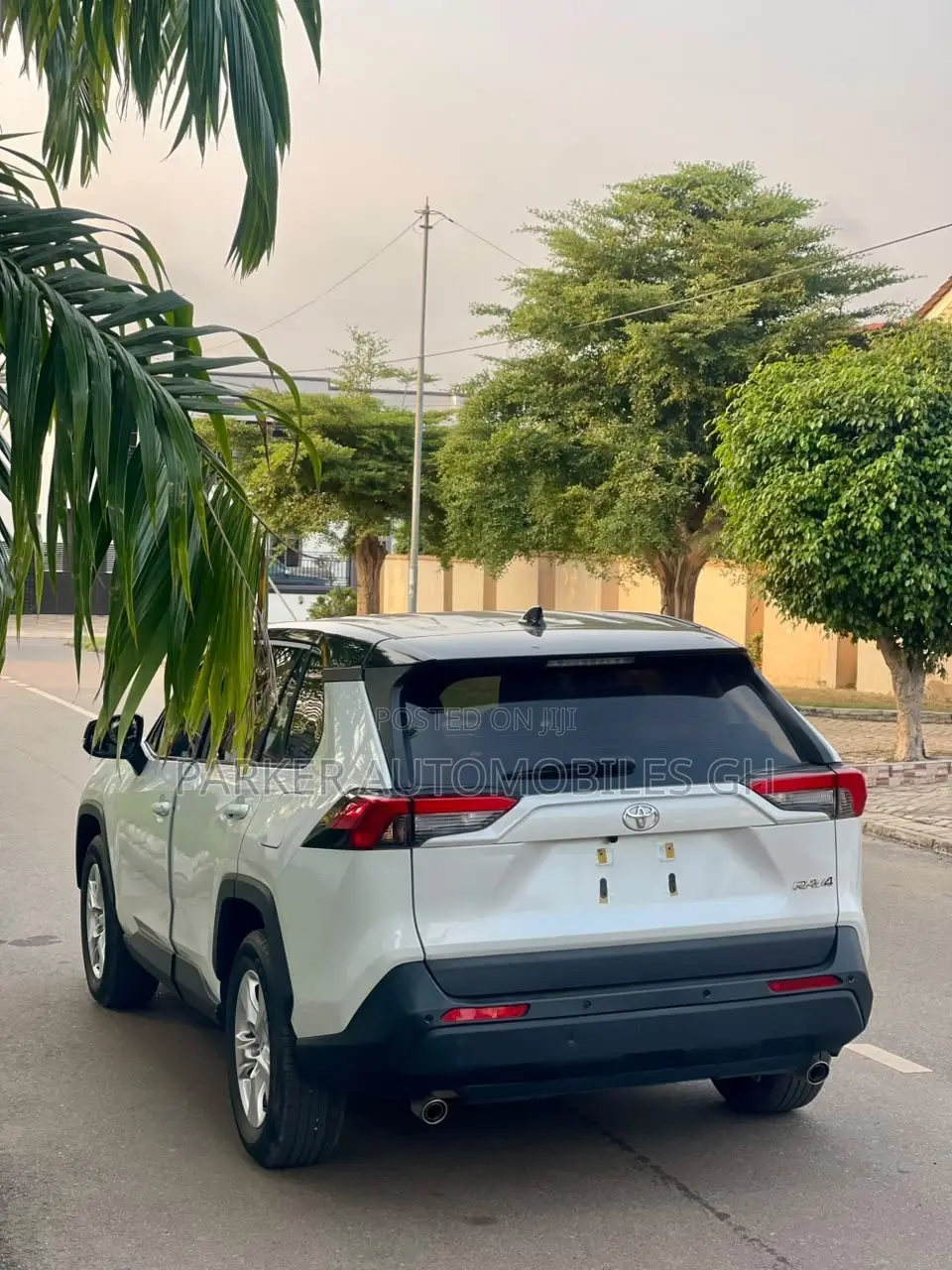 Toyota RAV4 XLE 2025 White
