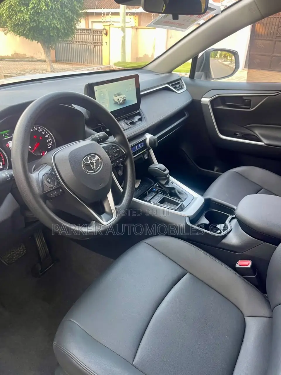 Toyota RAV4 XLE 2025 White