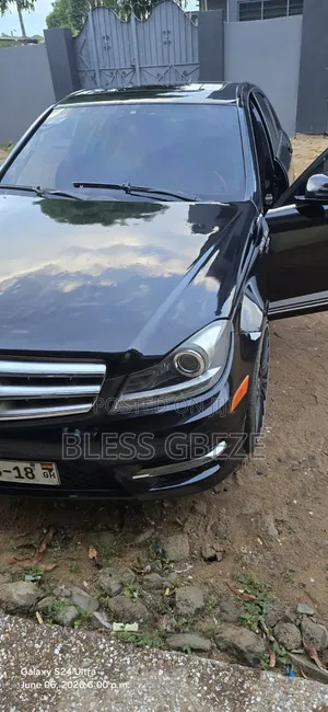 Mercedes-Benz C300 2010 Black