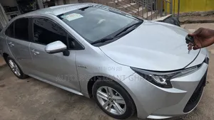 Toyota Corolla 2021 Silver
