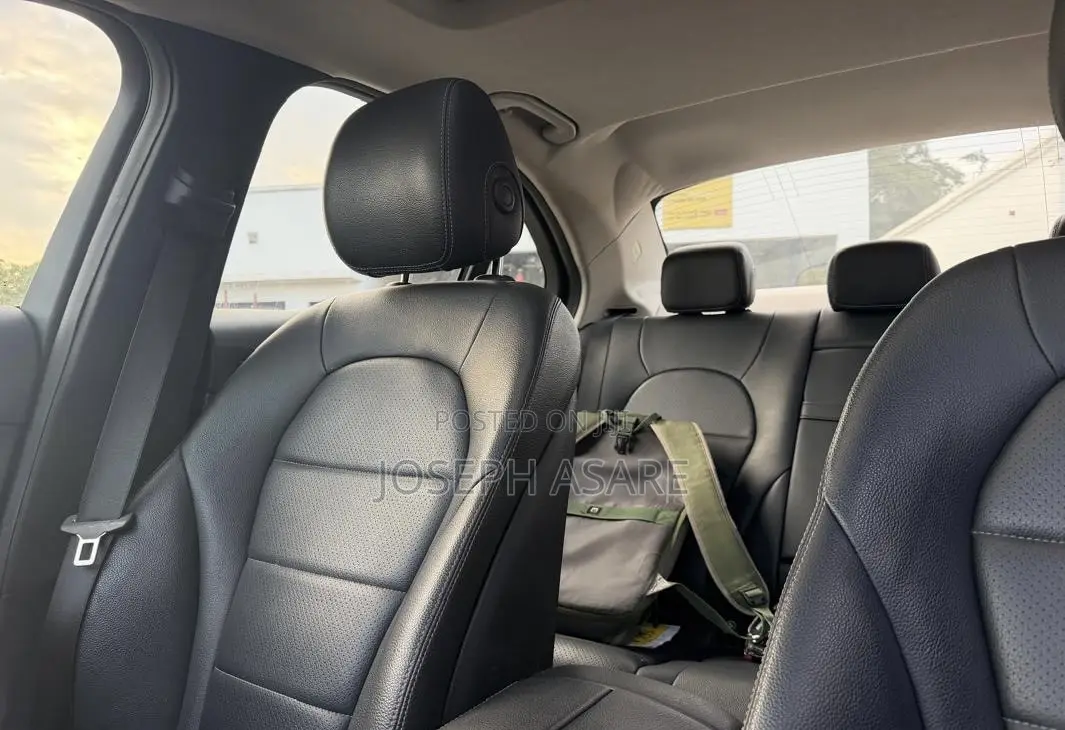 Mercedes-Benz C300 2018 Black