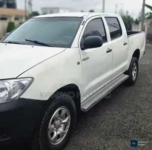 Toyota Hilux 2012 White