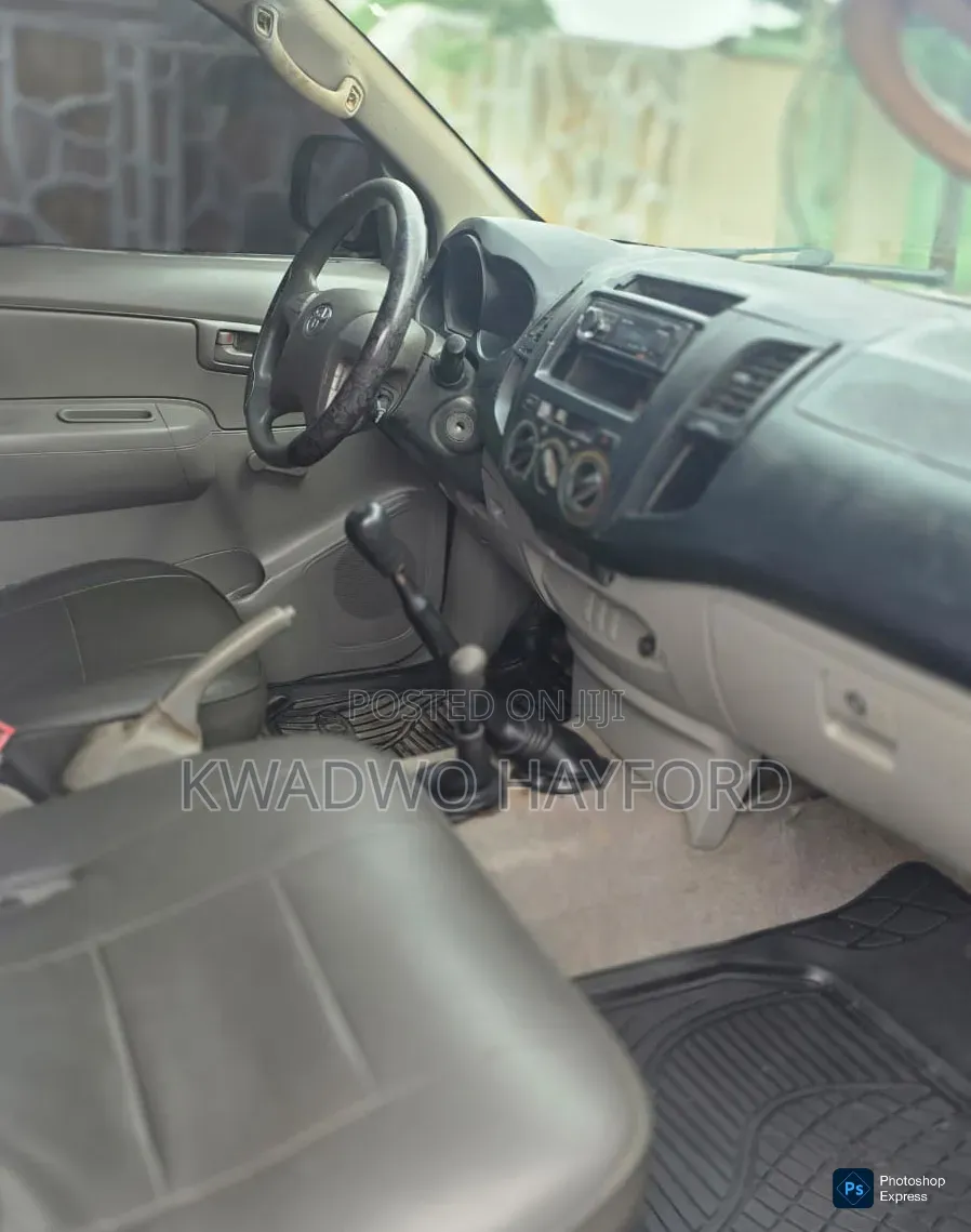 Toyota Hilux 2012 White
