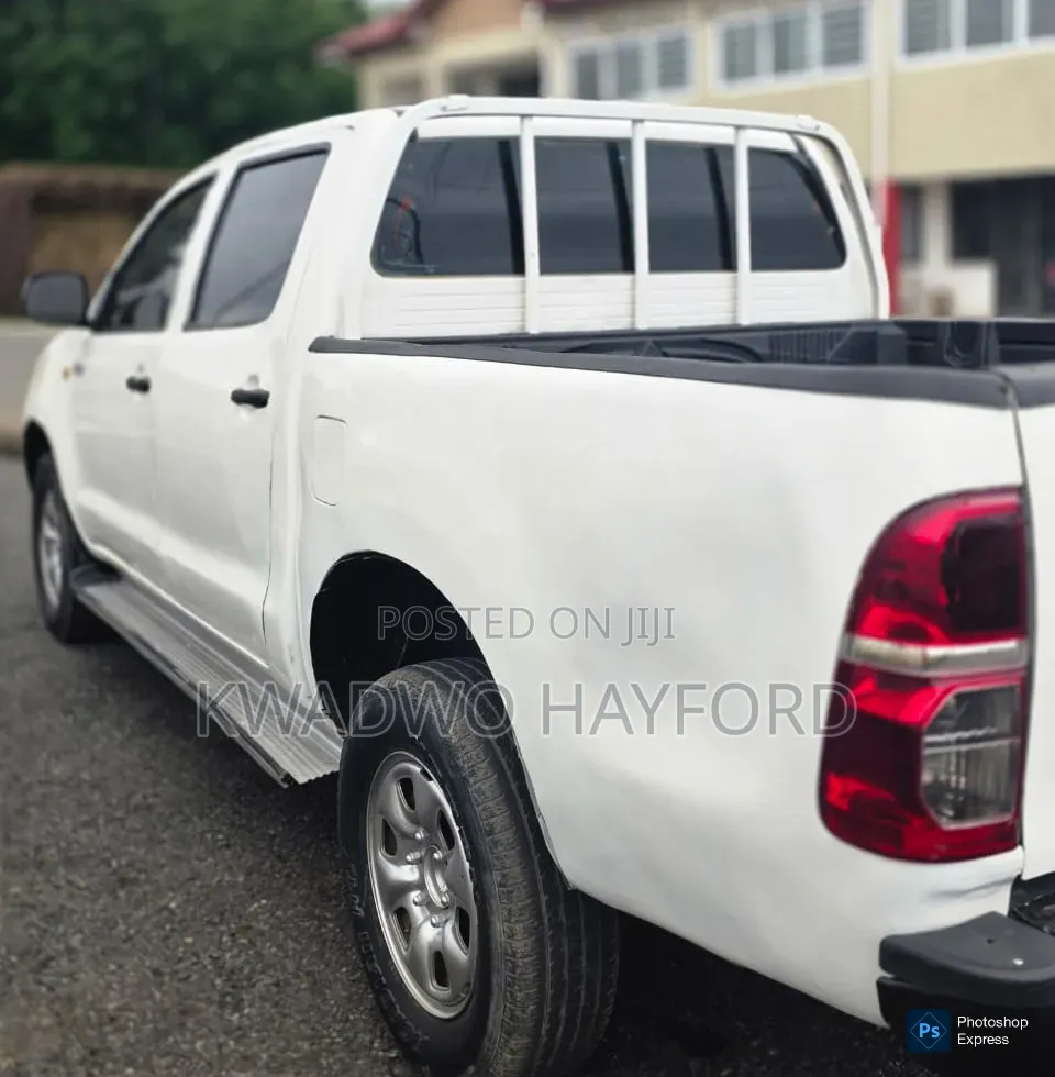 Toyota Hilux 2012 White