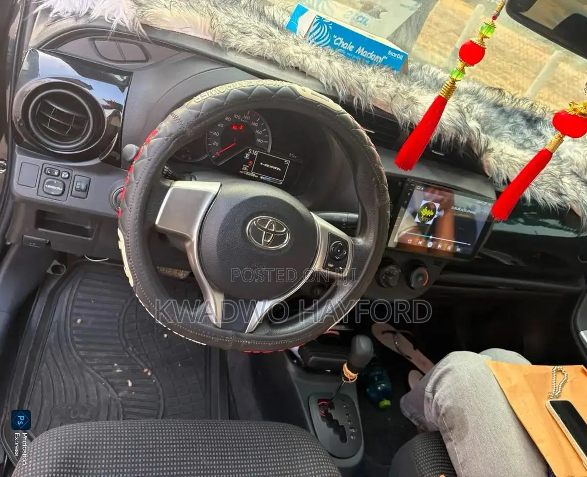 Toyota Vitz 2016 Black