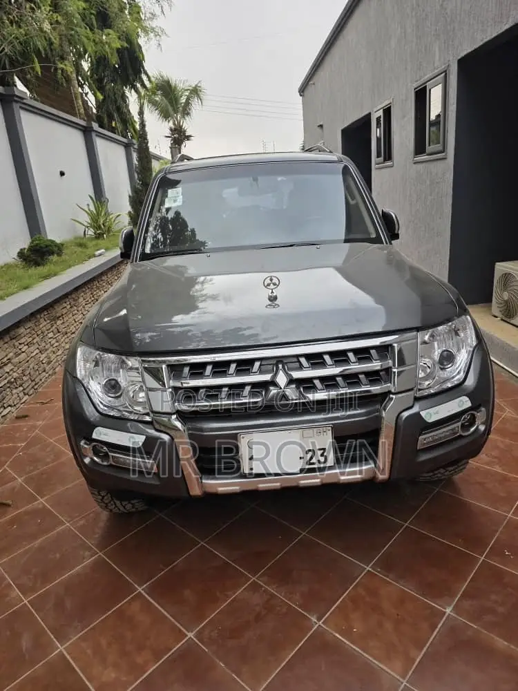 Mitsubishi Pajero V80 3.8 V6 GLS 2017 Gray