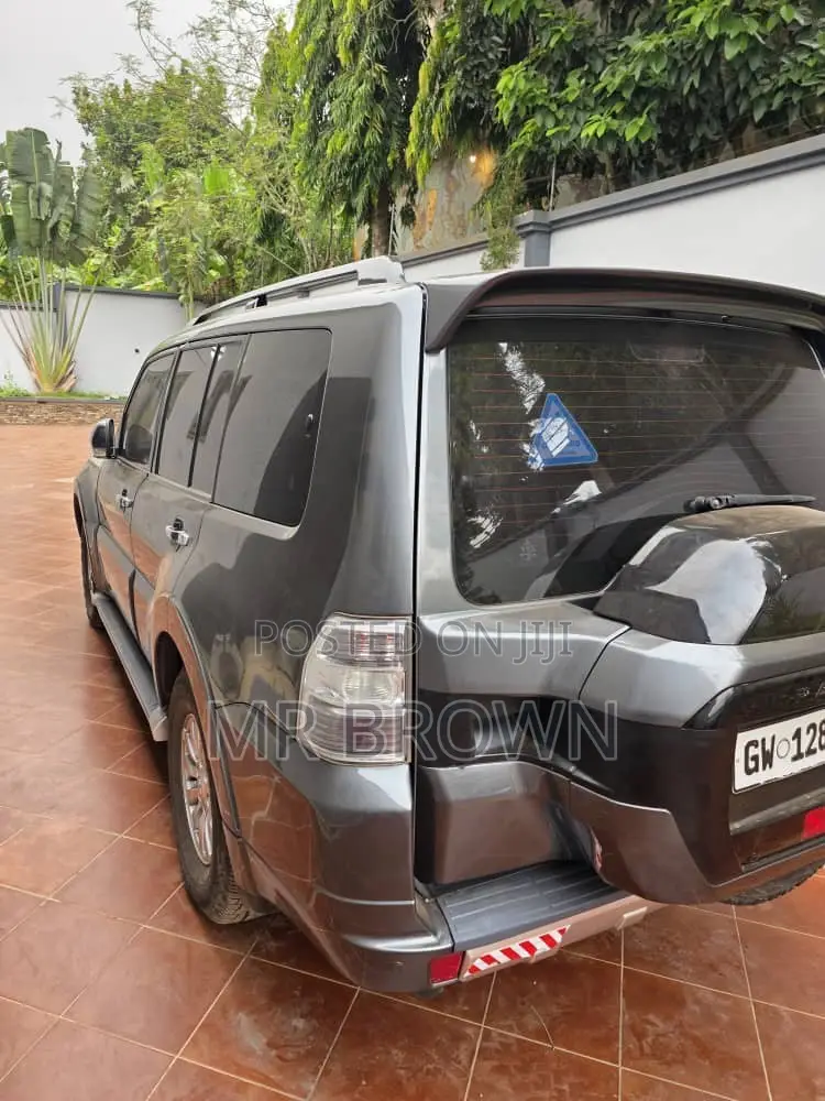 Mitsubishi Pajero V80 3.8 V6 GLS 2017 Gray