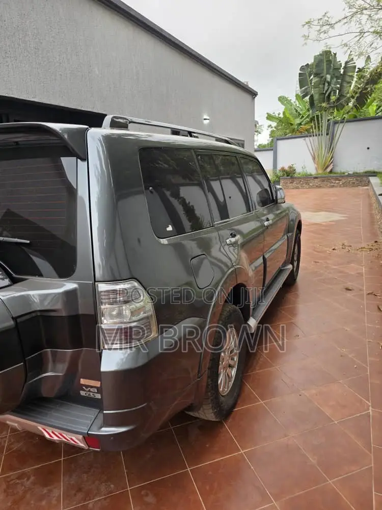 Mitsubishi Pajero V80 3.8 V6 GLS 2017 Gray