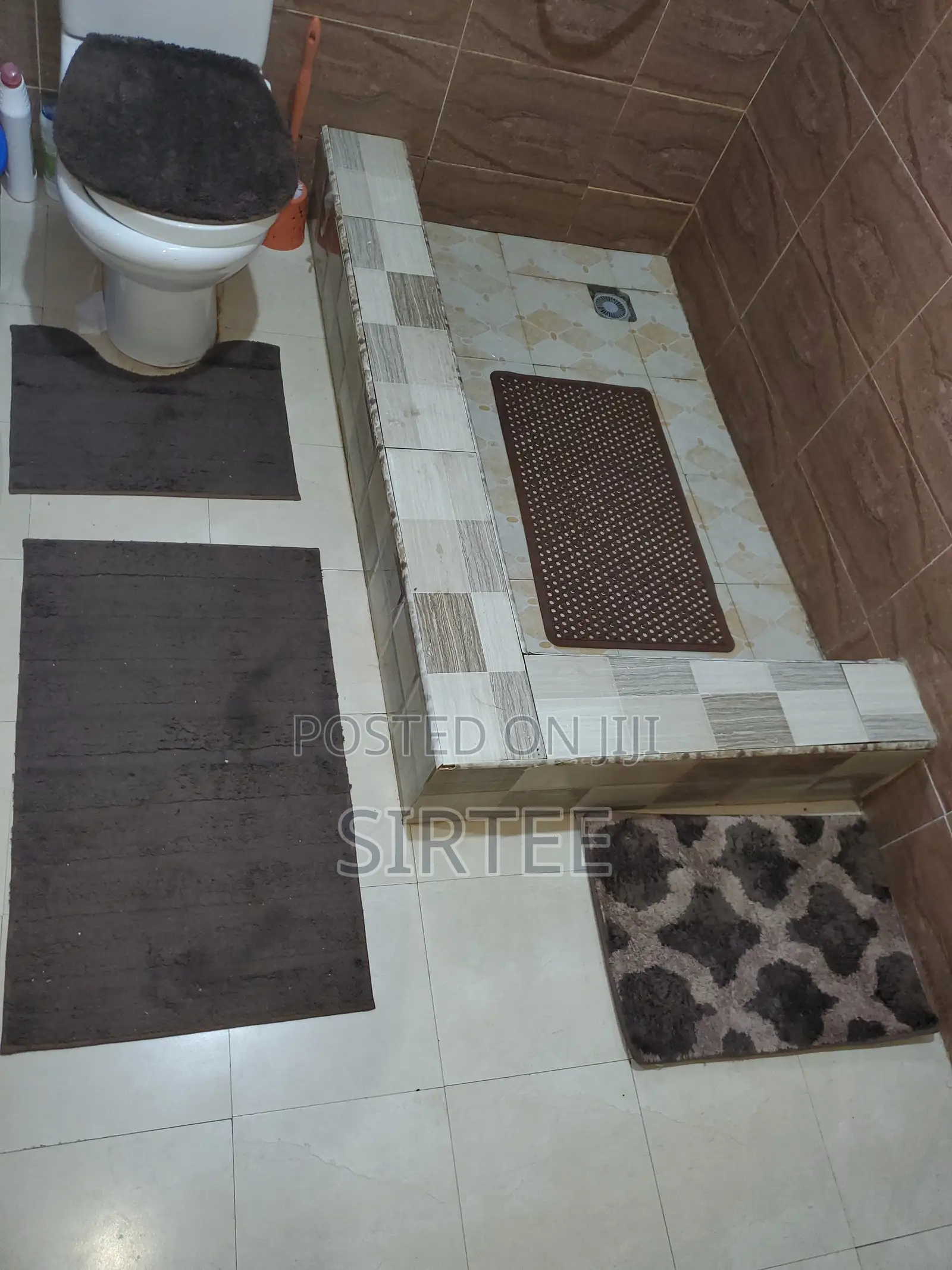 Bathroom Toilet Accesories/-Relocation Sale-Everything Must Go