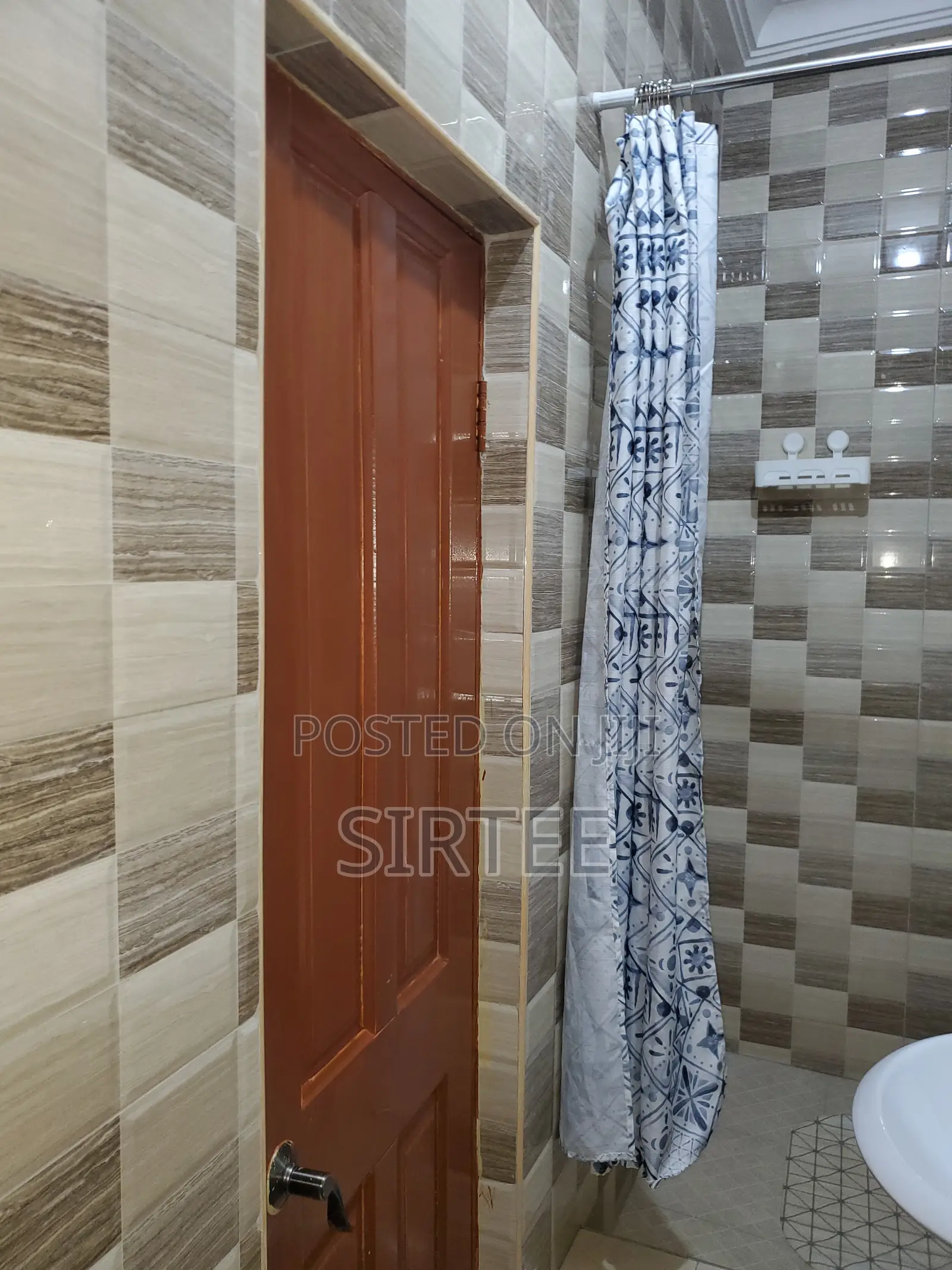 Bathroom Toilet Accesories/-Relocation Sale-Everything Must Go