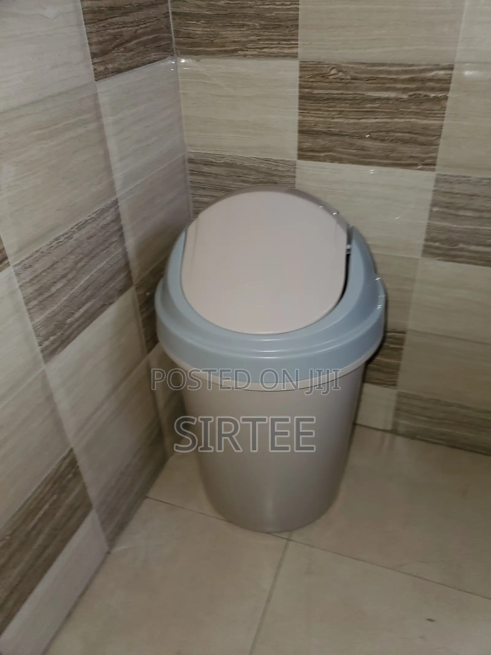 Bathroom Toilet Accesories/-Relocation Sale-Everything Must Go
