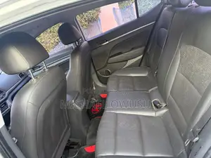 Hyundai Elantra 2017 Silver