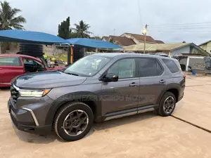 Honda Pilot EX-L 8 Passenger AWD 2023 Gray