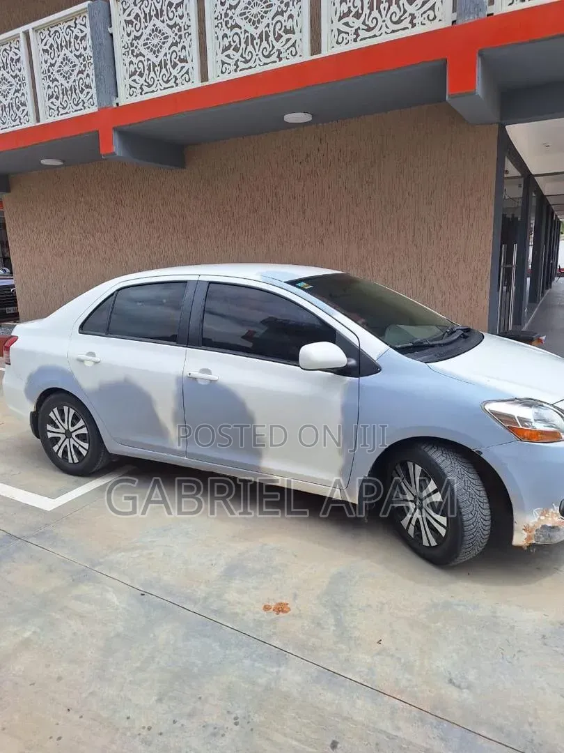 Toyota Yaris 2010 White
