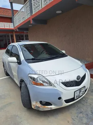 Toyota Yaris 2010 White