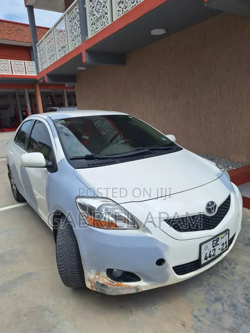 Toyota Yaris 2010 White