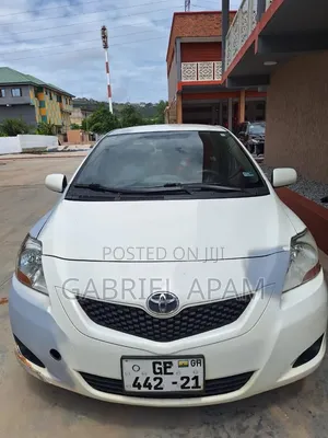 Toyota Yaris 2010 White