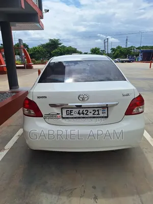 Toyota Yaris 2010 White