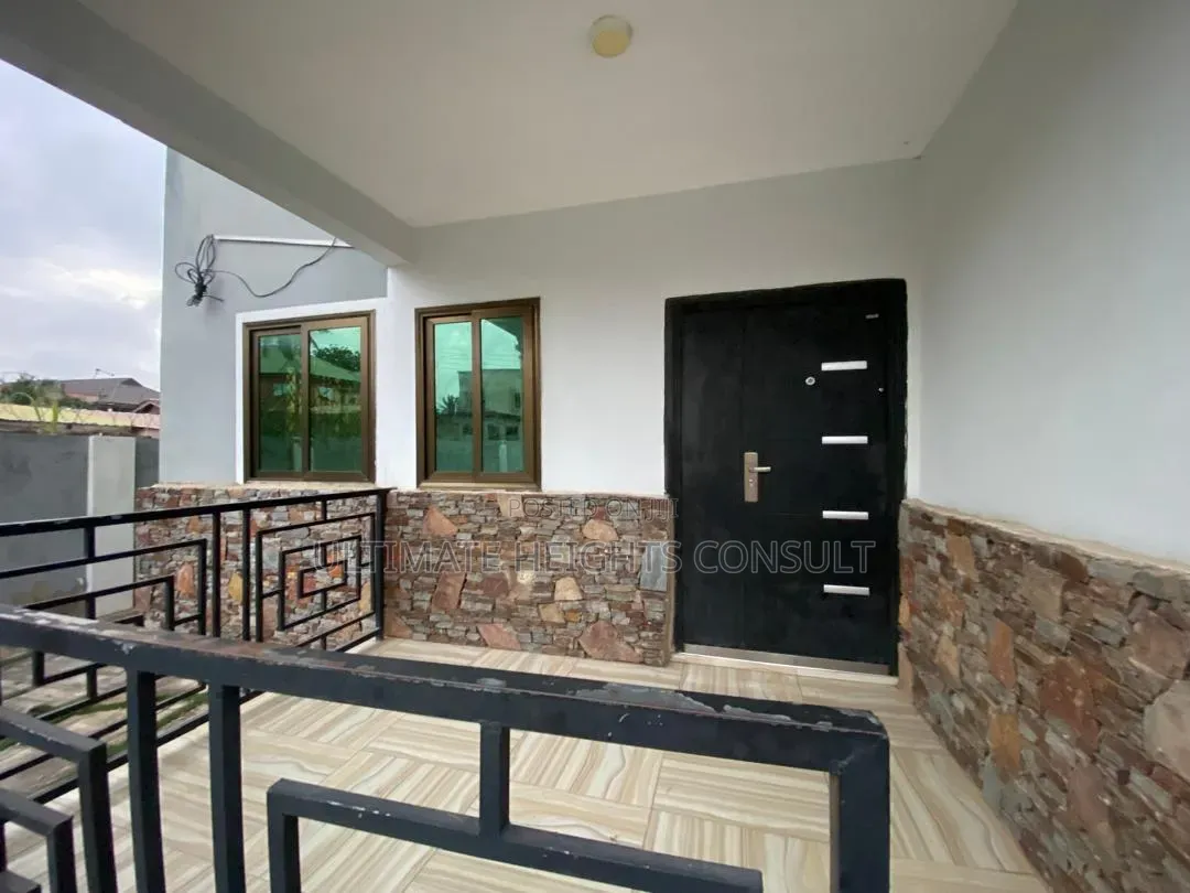 2bdrm Apartment in Lapaz, Nyanmekye for rent