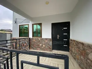 2bdrm Apartment in Lapaz, Nyanmekye for rent