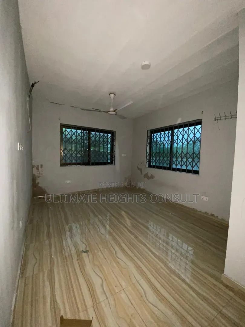 2bdrm Apartment in Lapaz, Nyanmekye for rent