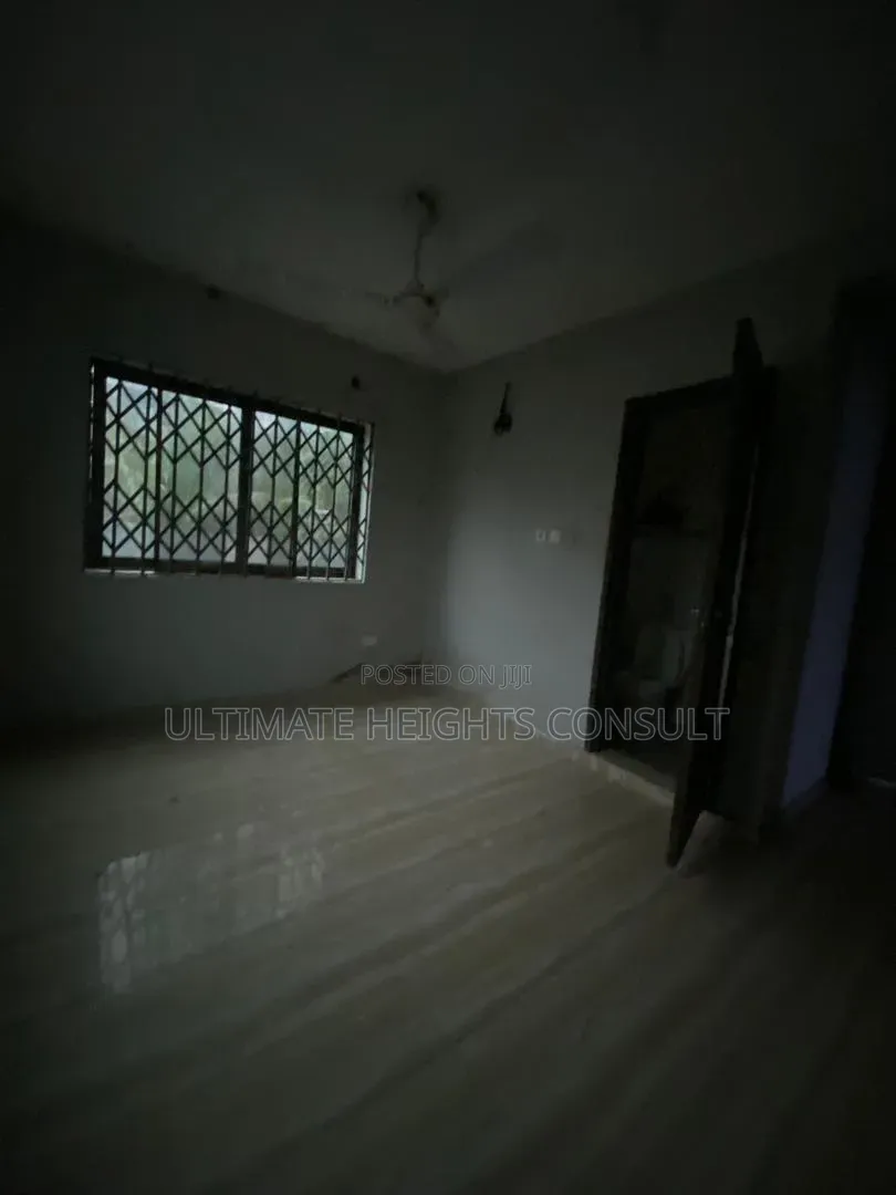 2bdrm Apartment in Lapaz, Nyanmekye for rent