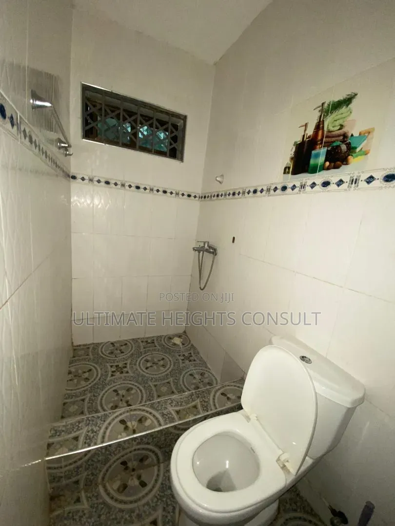 2bdrm Apartment in Lapaz, Nyanmekye for rent