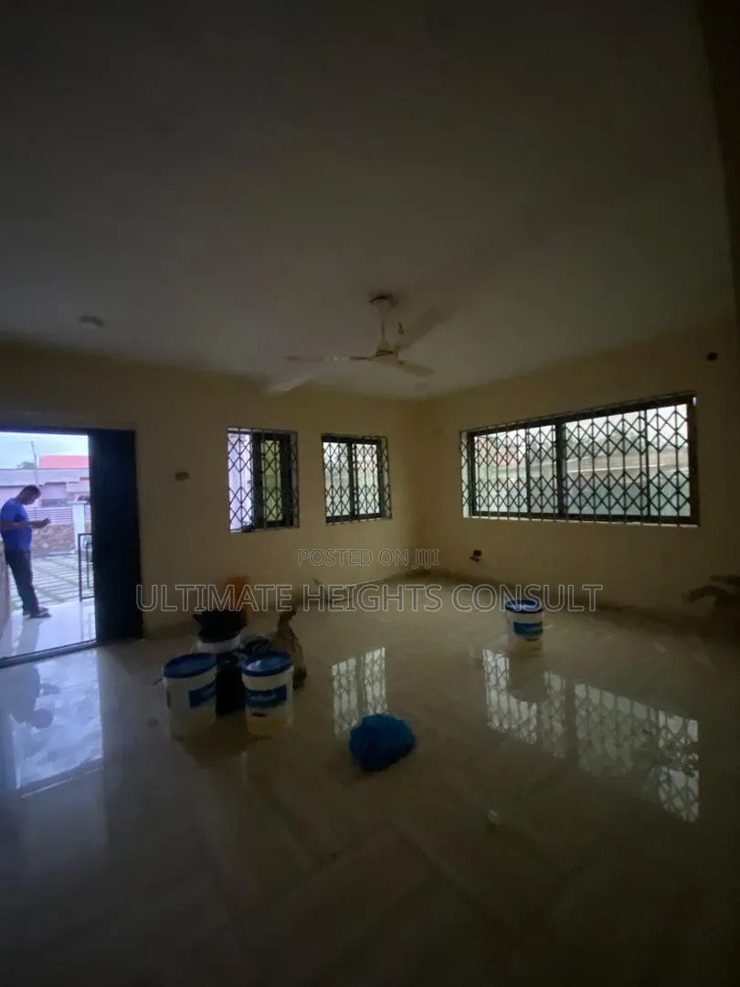 2bdrm Apartment in Lapaz, Nyanmekye for rent