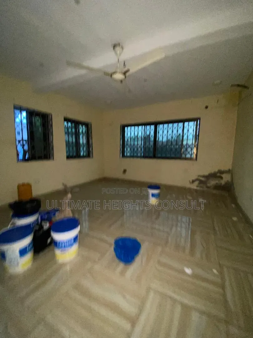 2bdrm Apartment in Lapaz, Nyanmekye for rent