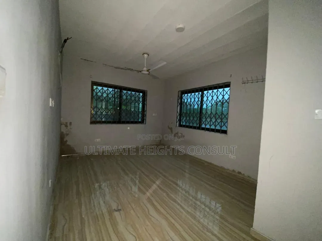 2bdrm Apartment in Lapaz, Nyanmekye for rent