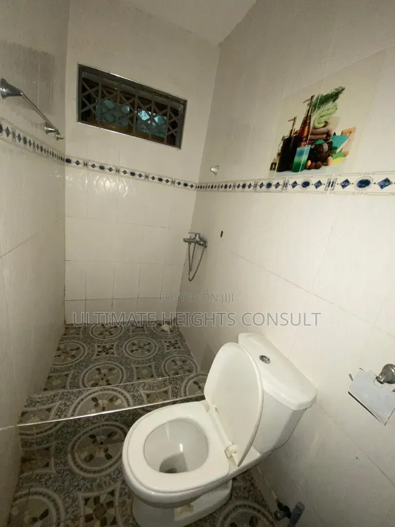 2bdrm Apartment in Lapaz, Nyanmekye for rent
