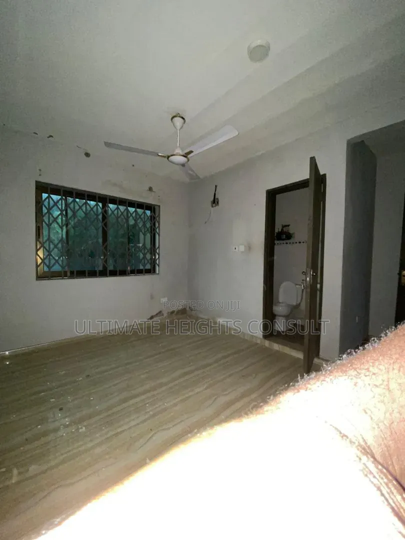 2bdrm Apartment in Lapaz, Nyanmekye for rent