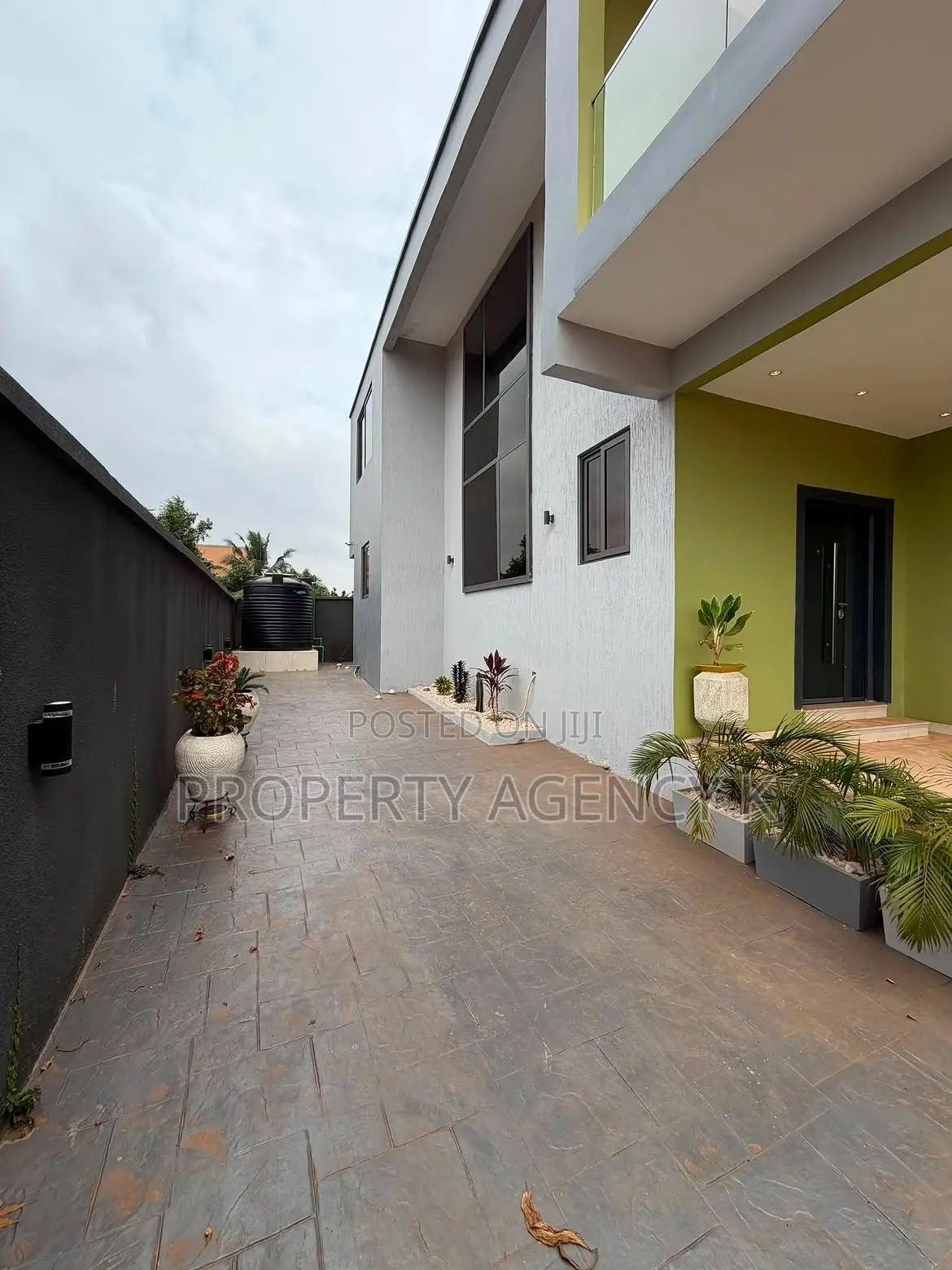 5bdrm House in Tanqos Prps, Adenta for rent