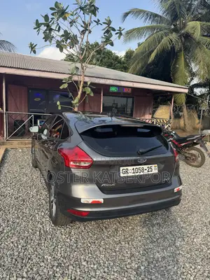 Ford Focus SE 4dr Hatchback (2.0L 4cyl 5M) 2015 Black