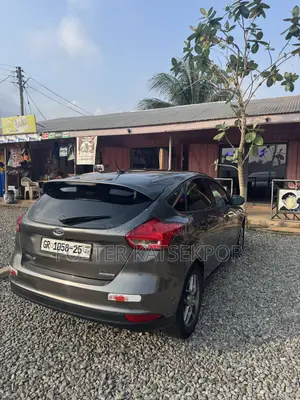 Ford Focus SE 4dr Hatchback (2.0L 4cyl 5M) 2015 Black