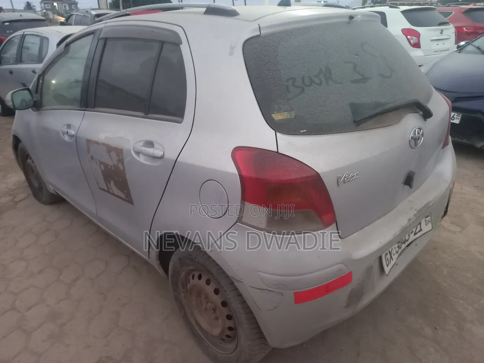 Toyota Vitz 2010 Silver