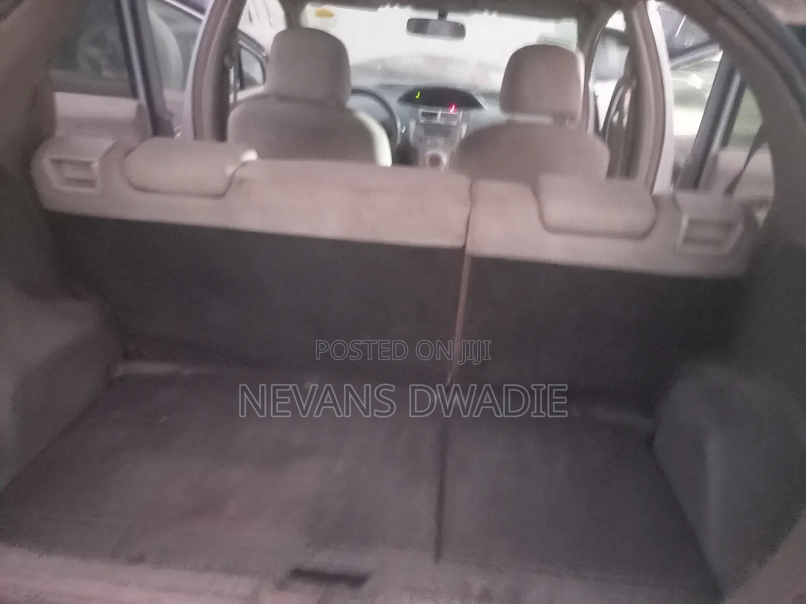 Toyota Vitz 2010 Silver