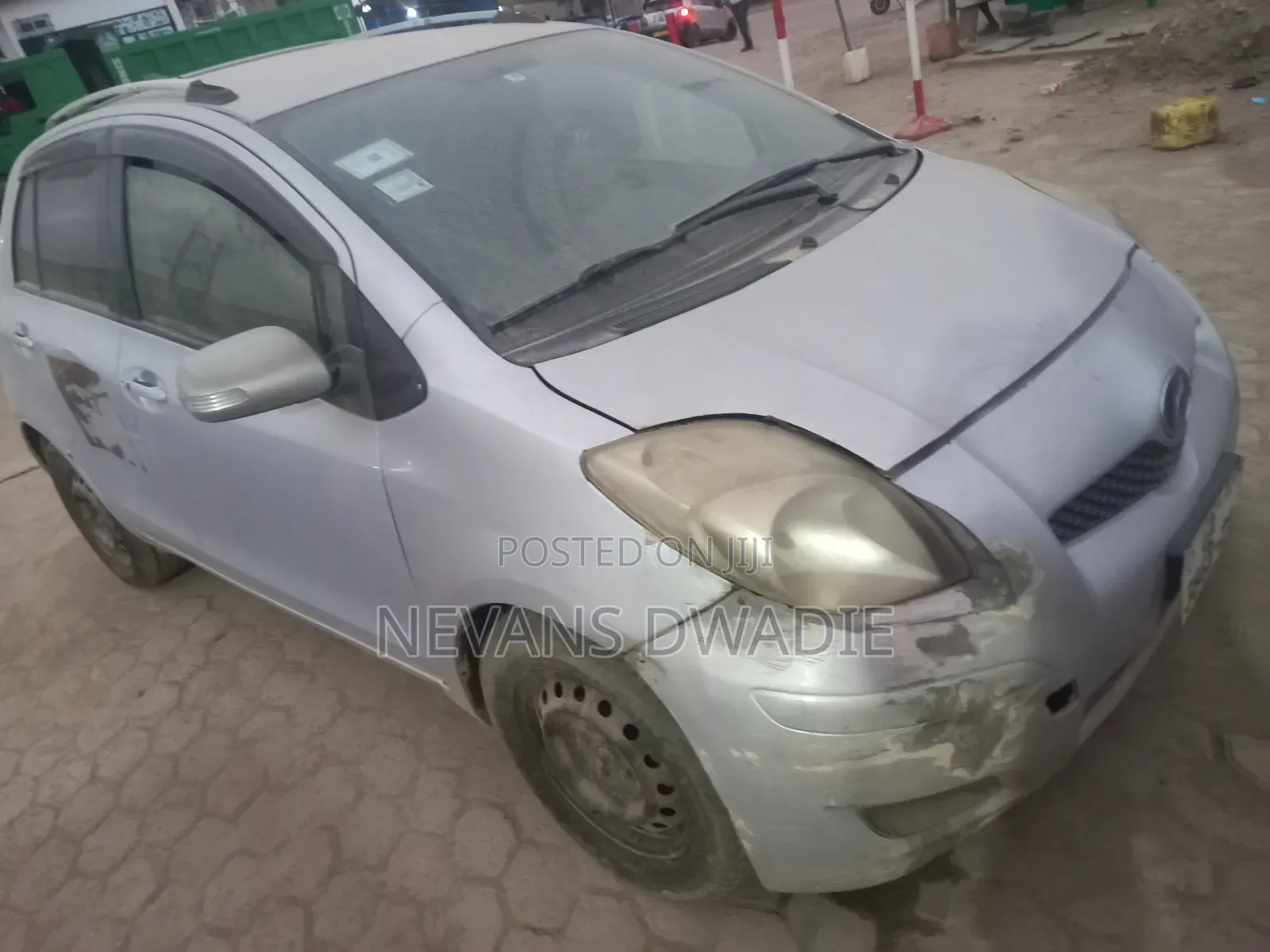 Toyota Vitz 2010 Silver