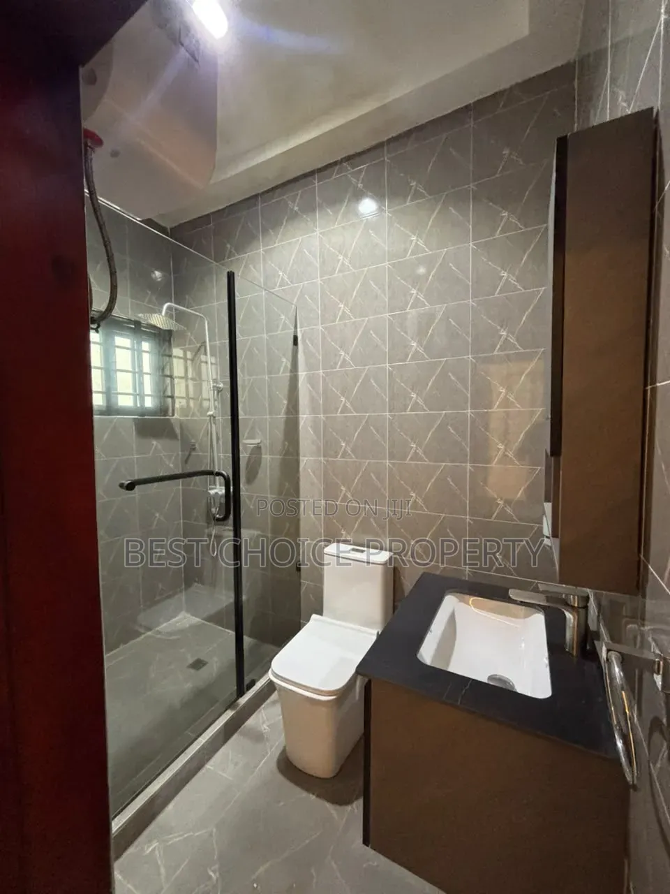 4bdrm Duplex in New Legon for sale