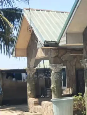 9bdrm House in Weija for sale