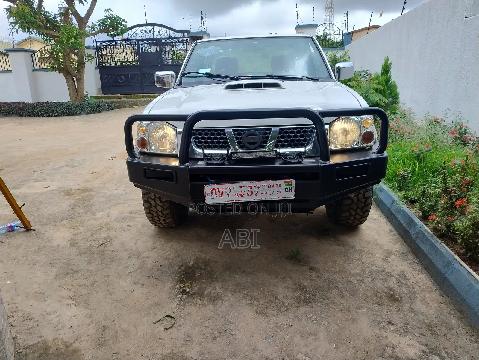 Nissan Hardbody 2016 White