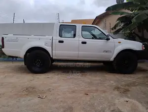 Nissan Hardbody 2016 White