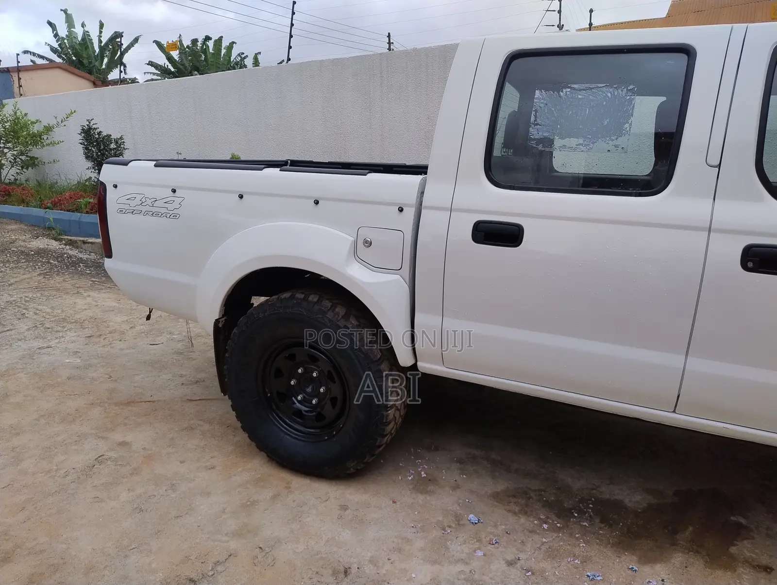 Nissan Hardbody 2016 White