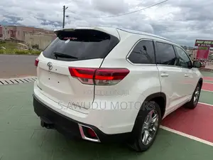 Toyota Highlander Limited Platinum 2019 White