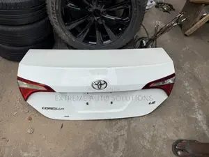 2014–2019 Toyota Corolla LE Trunk Lid Silver W/ Camera