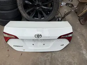 2014–2019 Toyota Corolla LE Trunk Lid Silver W/ Camera
