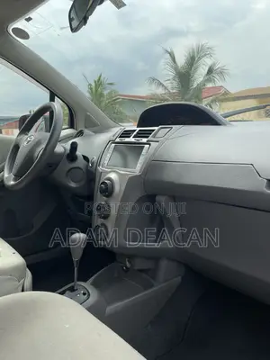 Toyota Vitz 2010 Red