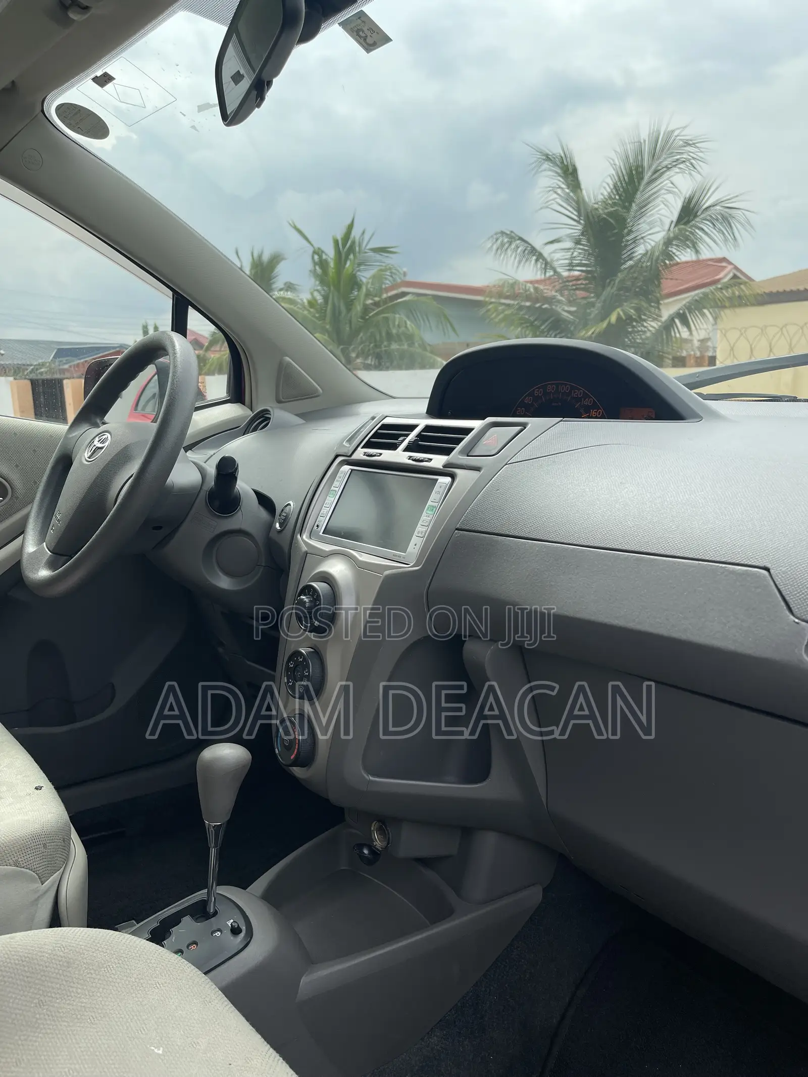 Toyota Vitz 2010 Red