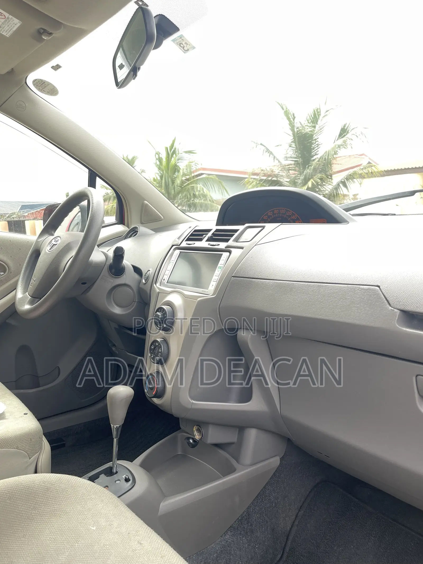 Toyota Vitz 2010 Red