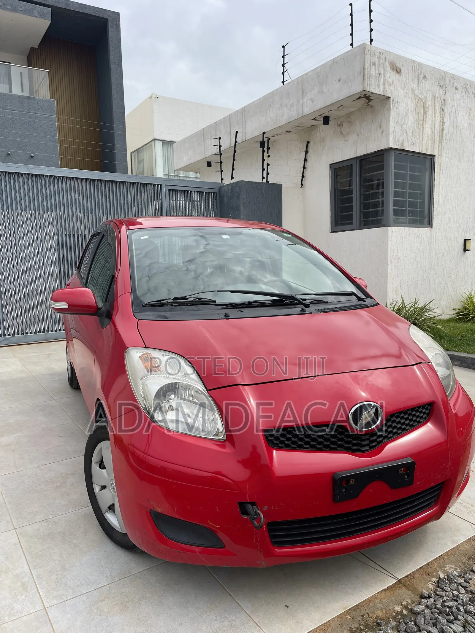Toyota Vitz 2010 Red